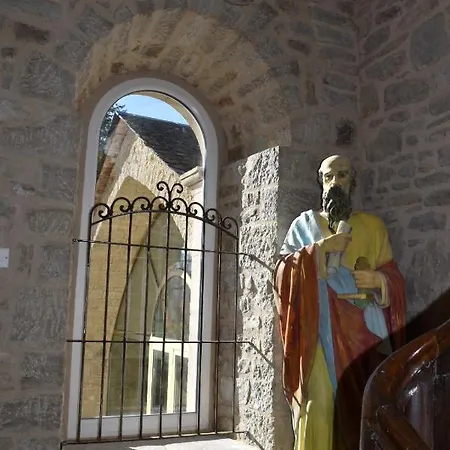 Les Distinguees - L Ayral *