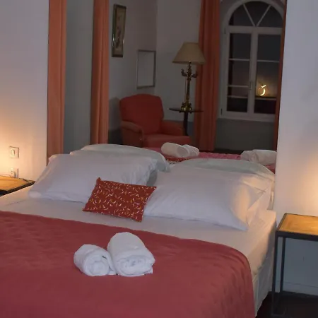 Les Distinguees - L Ayral Holiday home *
