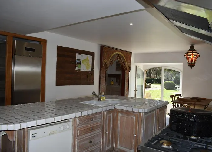 Nyaraló Les Distinguees - L Ayral *