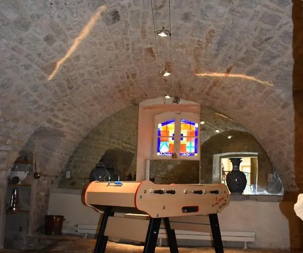 Les Distinguees - L Ayral Nyaraló *