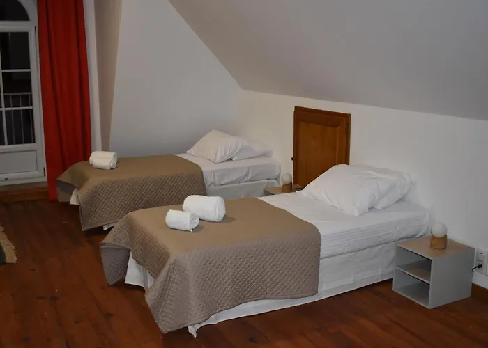 Les Distinguees - L Ayral Nyaraló