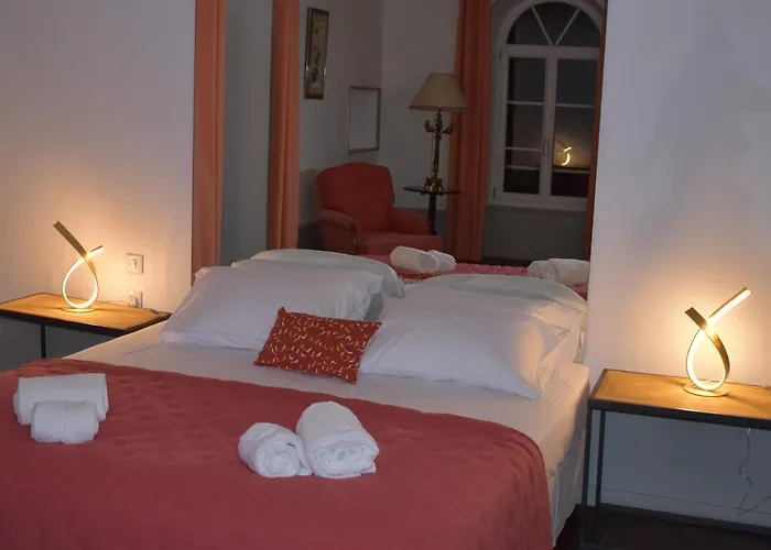 Les Distinguees - L Ayral Nyaraló *