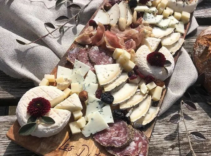 Nyaraló Les Distinguees - L Ayral *